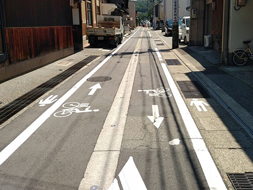 金沢の自転車走行指導帯